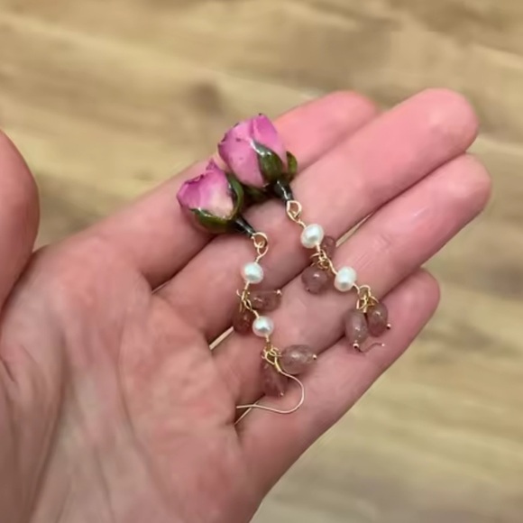 Pink Rosebud Drop Earrings
Romantic Boho Style - Picture 6 of 12